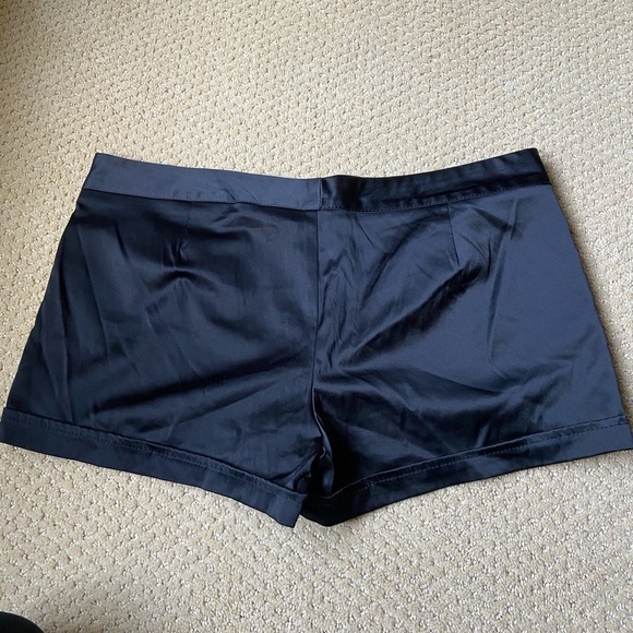 Black Satin-Like Shorts with Pockets - Picture 5 of 7